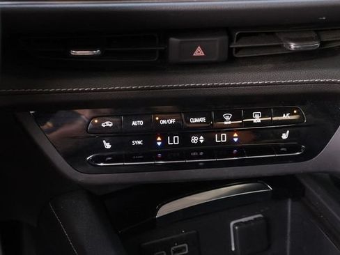 Used 2021 Buick Envision Essence w/ Sport Touring Package FWD image 19