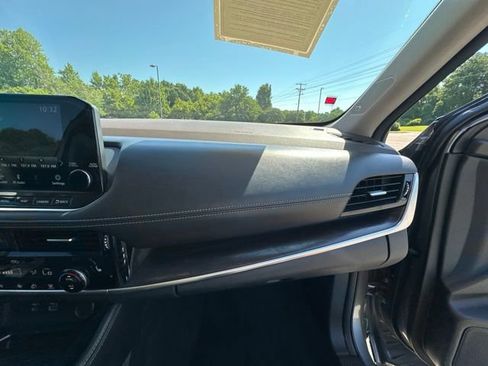 Used 2021 Nissan Rogue Platinum AWD/4WD image 16