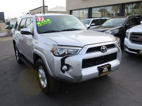 Used 2017 Toyota 4Runner SR5 Premium image 8