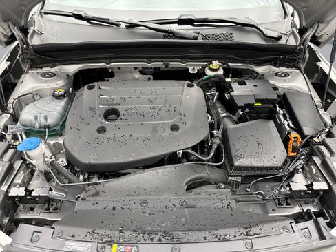 Used 2025 Volvo XC40 B5 Plus AWD/4WD image 28