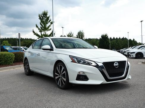 Used 2019 Nissan Altima 2.5 Platinum AWD/4WD image 3