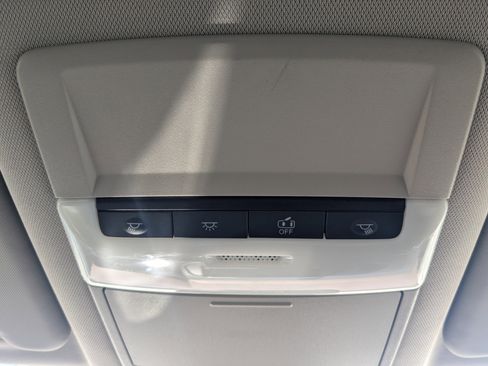 Used 2023 Nissan Rogue S AWD/4WD image 25