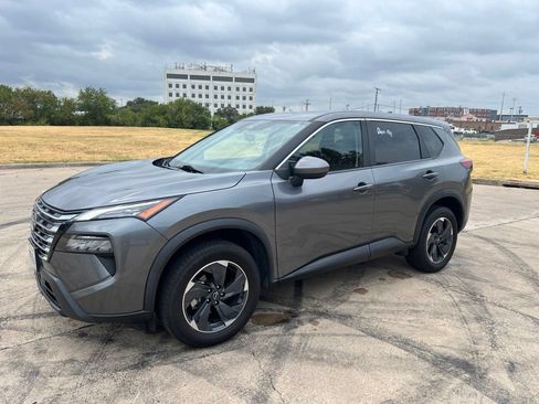 Used 2024 Nissan Rogue SV FWD image 1