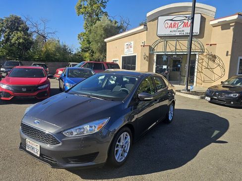 Used 2017 Ford Focus SE image 1