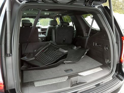 Used 2021 GMC Yukon Denali w/ Denali Premium Package image 27