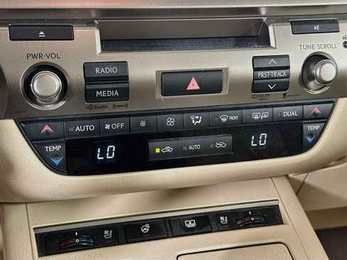 Used 2013 Lexus ES 350 w/ Luxury Pkg FWD image 24