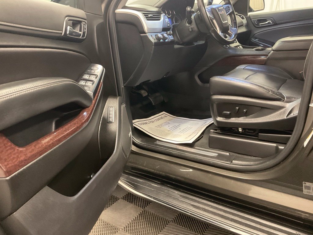 Used 2020 GMC Yukon SLT w/ Premium Edition AWD/4WD image 4