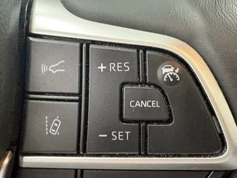 Used 2023 Toyota Highlander Platinum AWD/4WD image 18
