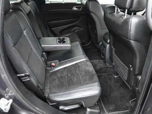 Used 2018 Jeep Grand Cherokee Altitude image 9