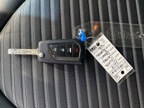 Used 2019 Toyota Camry SE image 37