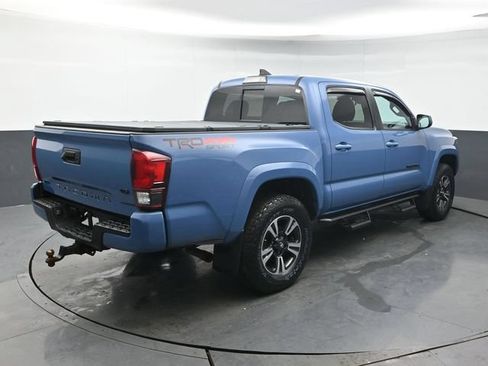 Used 2019 Toyota Tacoma TRD Sport AWD/4WD image 5