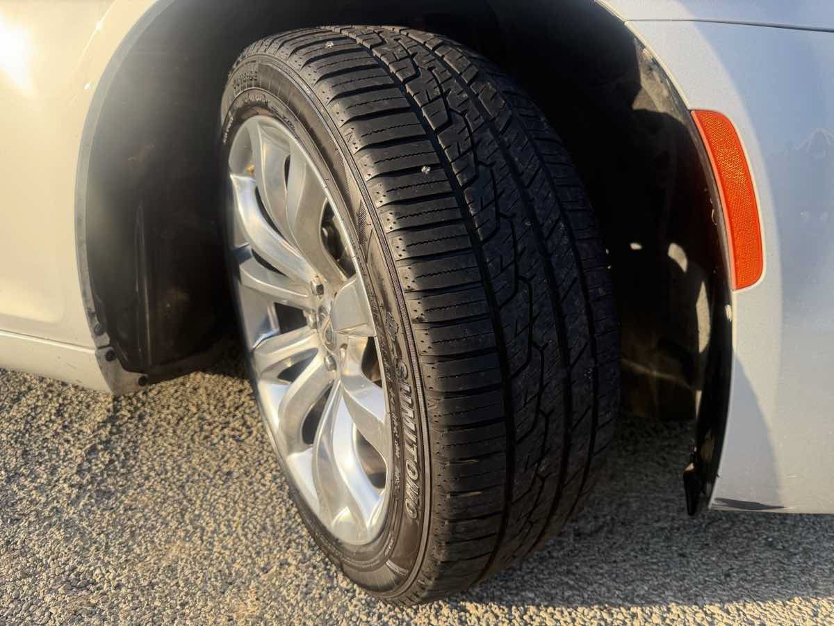 Used 2019 Chrysler 300 Limited w/ Safetytec Plus Group RWD image 13