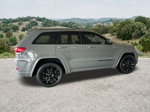 Used 2020 Jeep Grand Cherokee Altitude AWD/4WD image 10