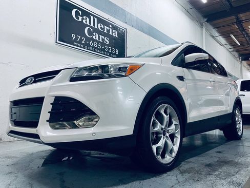 Used 2014 Ford Escape Titanium w/ Equipment Group 401A FWD image 2