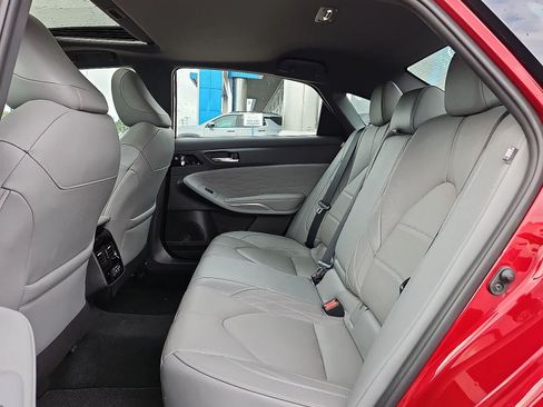 Used 2020 Toyota Avalon Limited FWD image 31