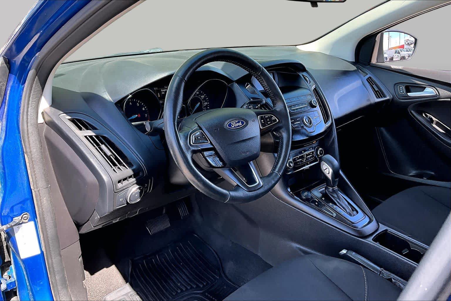 Used 2018 Ford Focus SE w/ Cold Weather Package FWD image 17