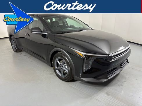 New 2026 Kia K4 LXS image 1