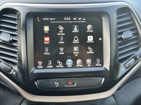 Used 2017 Jeep Cherokee Latitude w/ Safety/Convenience Group AWD/4WD image 22