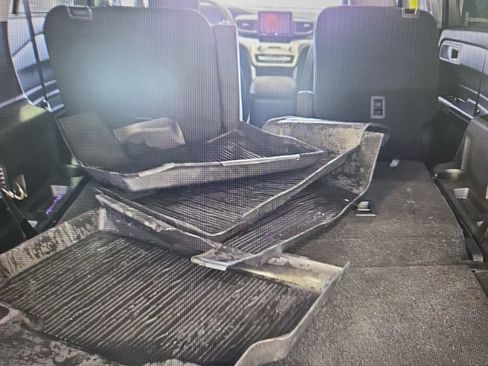 Used 2024 Ford Explorer XLT image 14