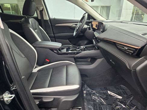 Certified 2025 Buick Envision Sport Touring image 6