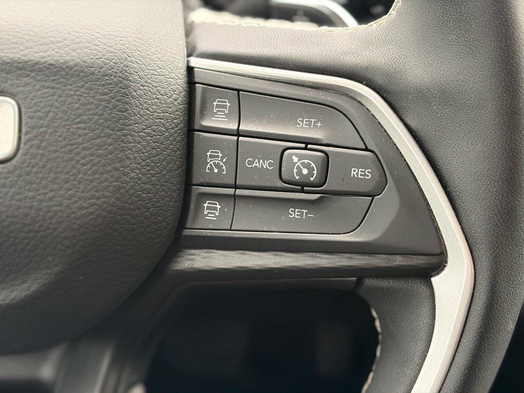 Used 2023 Jeep Grand Cherokee L Laredo w/ Luxury Tech Group I AWD/4WD image 29