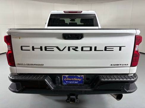 Used 2024 Chevrolet Silverado 2500 Custom w/ Custom Value Package image 8