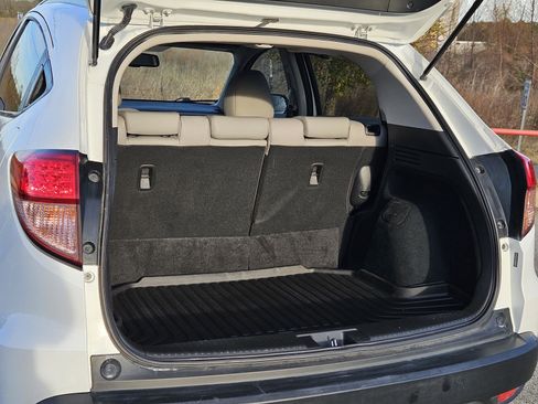 Used 2018 Honda HR-V EX-L image 8