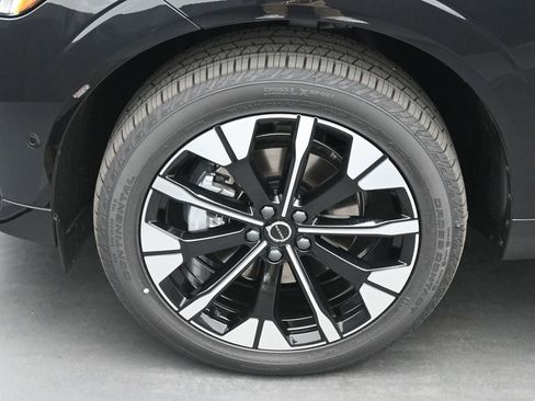 New 2026 Volvo XC60 B5 Plus w/ Climate Package AWD/4WD image 4