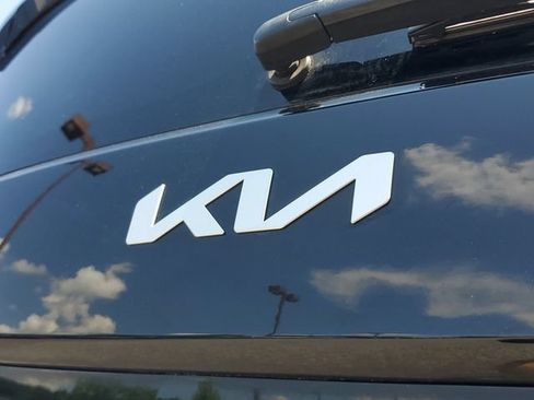 Used 2023 Kia Soul LX w/ LX Technology Package FWD image 7