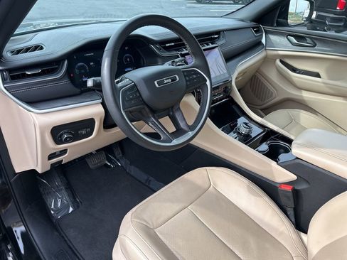 Used 2023 Jeep Grand Cherokee Limited w/ Luxury Tech Group II image 21