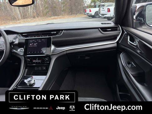 Used 2023 Jeep Grand Cherokee Altitude image 24