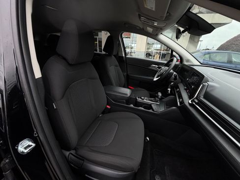 Used 2025 Kia Sportage LX FWD image 36