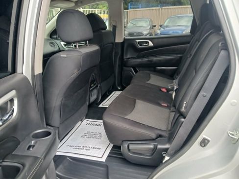 Used 2018 Nissan Pathfinder S FWD image 11