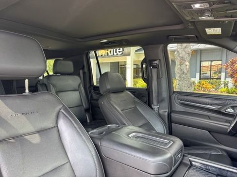 Used 2023 GMC Yukon XL Denali AWD/4WD image 11
