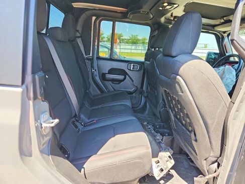 Used 2021 Jeep Gladiator Rubicon AWD/4WD image 10