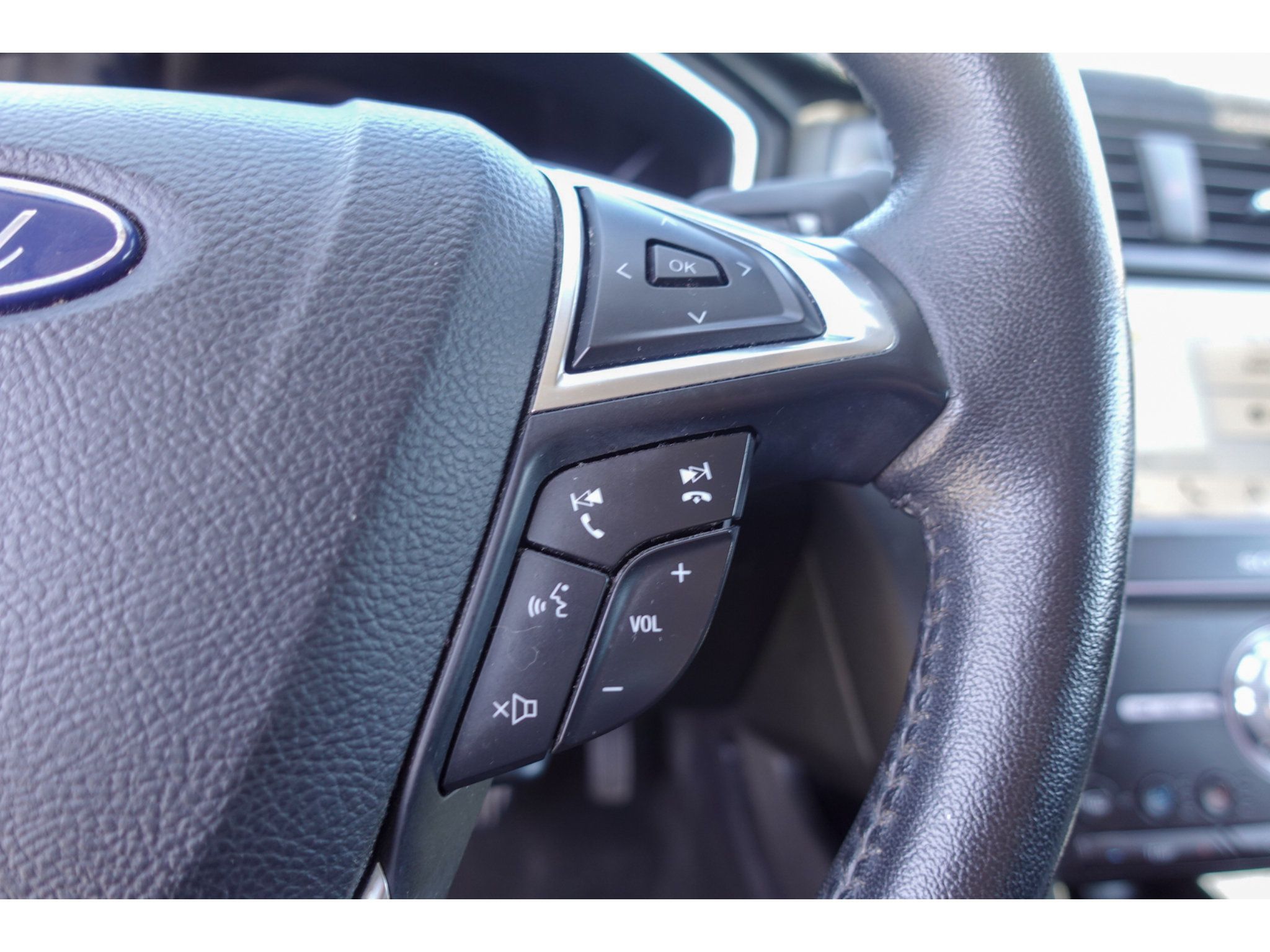 Used 2019 Ford Fusion Energi Titanium FWD image 16