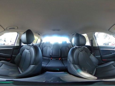 Used 2025 Genesis G70 2.5T image 42