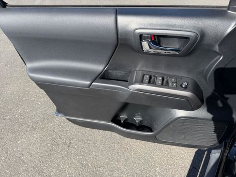 Used 2019 Toyota Tacoma TRD Off-Road AWD/4WD image 22