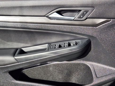 Used 2024 Volkswagen Golf R image 11