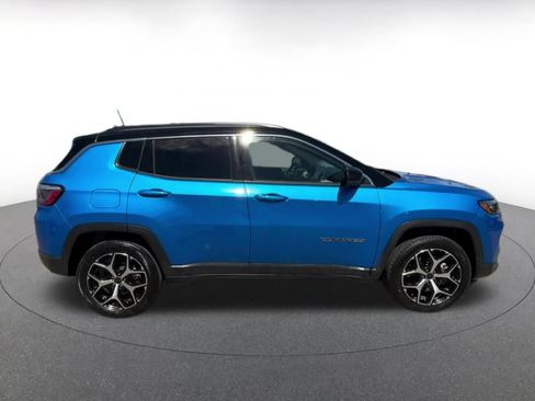 Used 2025 Jeep Compass Limited AWD/4WD image 16