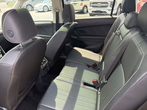 Used 2022 Volkswagen Tiguan SE FWD image 9