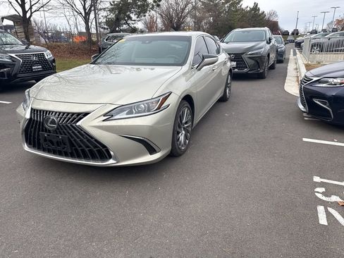 Certified 2025 Lexus ES 300h w/ Luxury Package image 9
