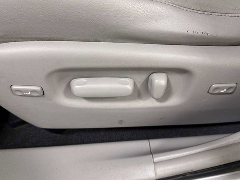 Used 2012 Toyota Highlander Limited w/ Tow Pkg image 14