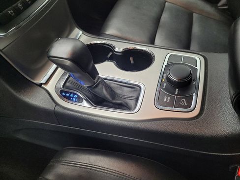 Used 2018 Jeep Grand Cherokee Limited image 26