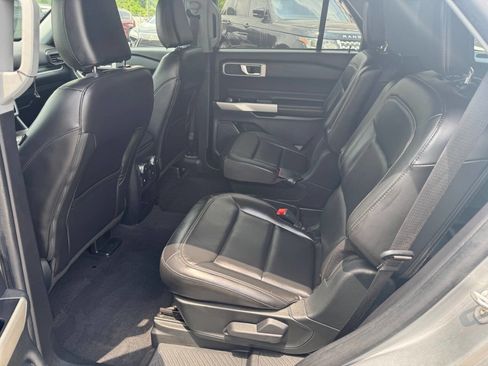 Used 2021 Ford Explorer XLT w/ Equipment Group 202A RWD image 16
