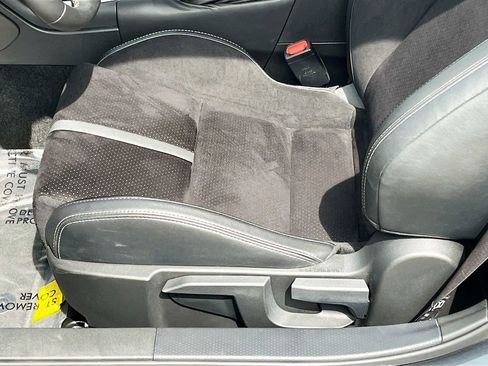 Used 2025 Toyota GR86 Premium RWD image 18