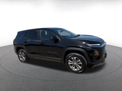 Used 2025 Chevrolet Equinox LT FWD image 2