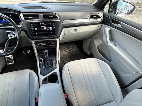 Certified 2022 Volkswagen Tiguan SE R-Line FWD image 9