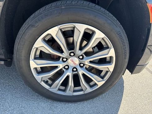 Used 2021 GMC Yukon XL Denali w/ Denali Premium Package AWD/4WD image 3