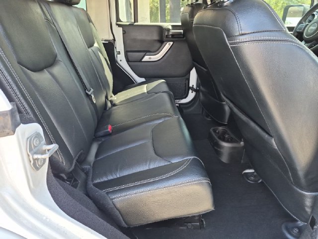 Used 2018 Jeep Wrangler Unlimited Sahara w/ Dual Top Group AWD/4WD image 22